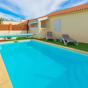 Villa Private With Heated Pool & Terrace View, Corralejo