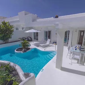 Villa Tiguaro Piscina Climat Jacuzzy Ac 9 12, Corralejo